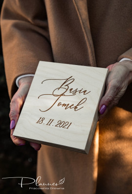 Drewniane grawerowane pudełko prośba o błogosławieństwo