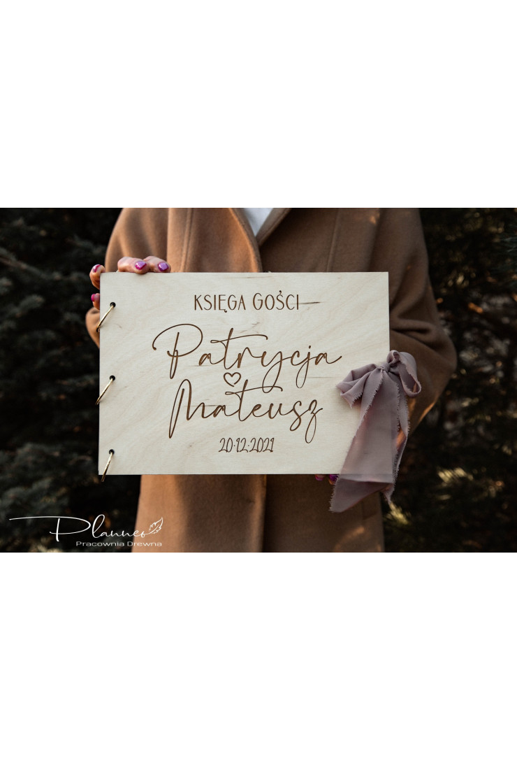 Drewniana grawerowana Księga Gości z imionami