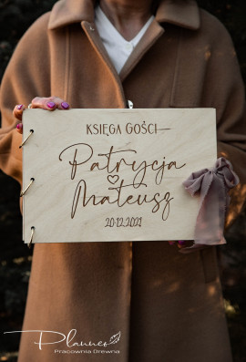 Drewniana grawerowana Księga Gości