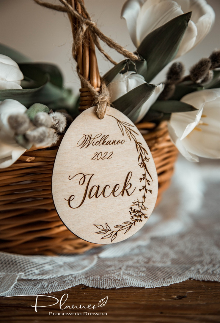 Jajka z imieniem i gałazką