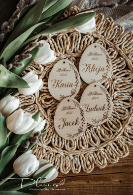 Jajka z imieniem i gałazką