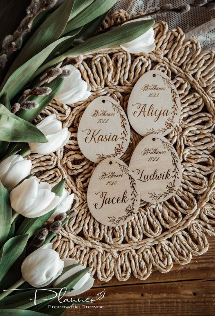 Jajka z imieniem i gałazką