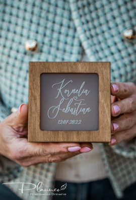 Drewniane grawerowane pudełko na obrączki plexi