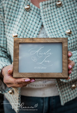 Drewniane grawerowane pudełko na obrączki plexi szroniona