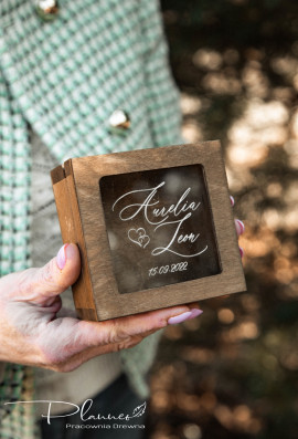 Grawerowane pudełko na obrączki plexi