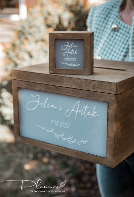 Drewniany grawerowany komplet skrzynka na koperty oraz pudełko na obrączki plexi