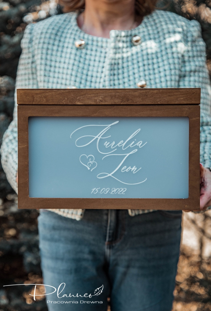 Grawerowana skrzynka na koperty plexi