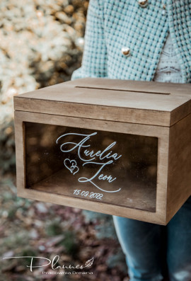 Drewniana grawerowana skrzynka na koperty