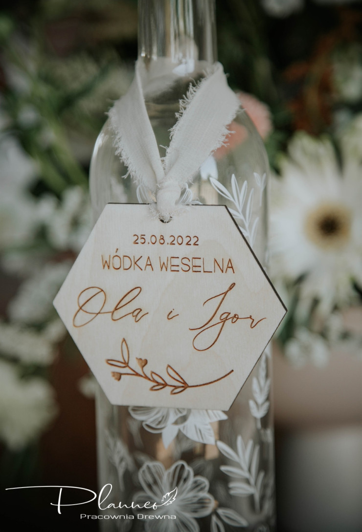 Drewniana etykieta na alkohol