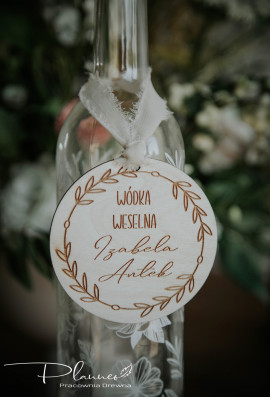 Drewniana etykieta na alkohol