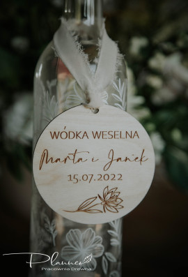 Drewniana etykieta na alkohol