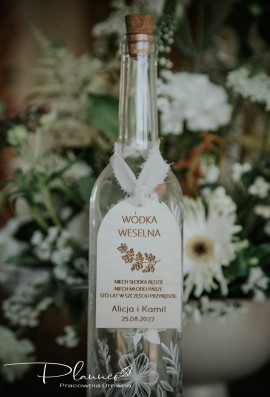 Drewniana etykieta na alkohol