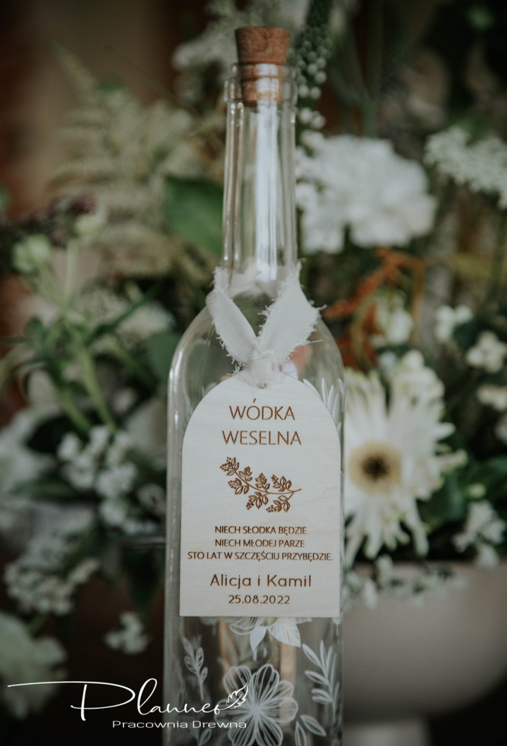 Drewniana etykieta na alkohol