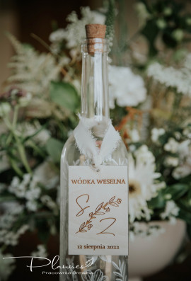 Drewniana etykieta na alkohol