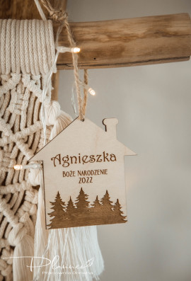 Domek z choinkami i imieniem