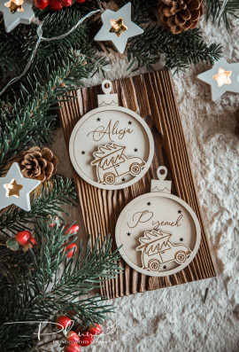 Bombka ze świątecznym samochodem