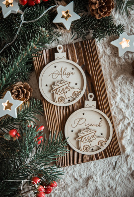 Bombka ze świątecznym samochodem