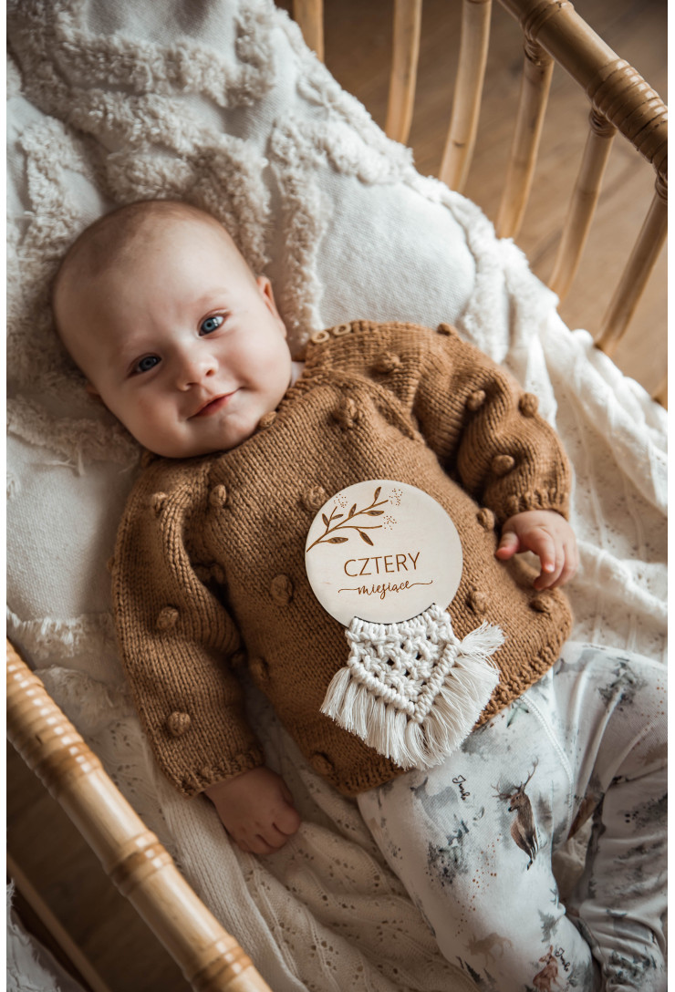 Tabliczki  z miesiącami makrama