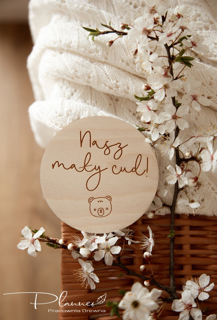 Tabliczki z miesiącami miś