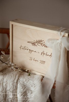 Drewniane grawerowane szkatułki do zdjęć wesele