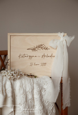 Drewniane grawerowane szkatułki do zdjęć