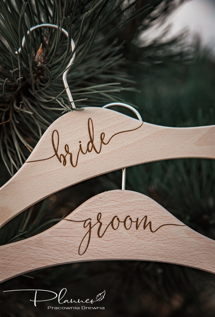 Drewniane grawerowane wieszaki bride