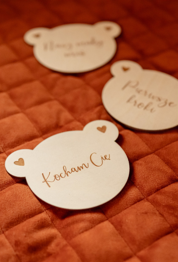 Tabliczki z miesiącami Miś z uszami