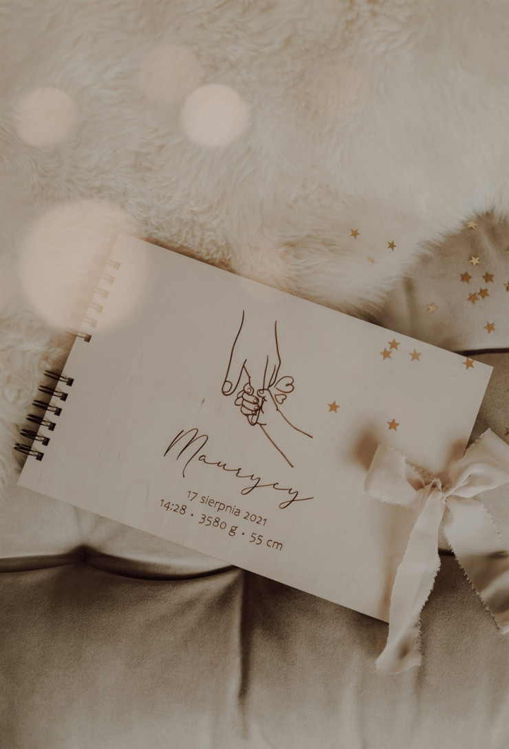 Album metryczka dłonie