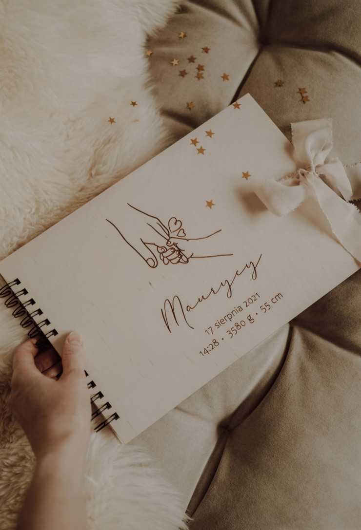 Album metryczka dłonie