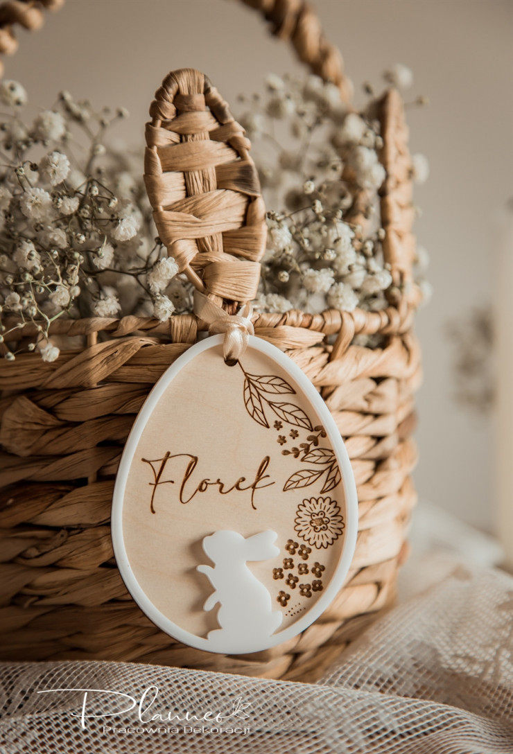 Zawieszka na koszyk Zając z kwiatami