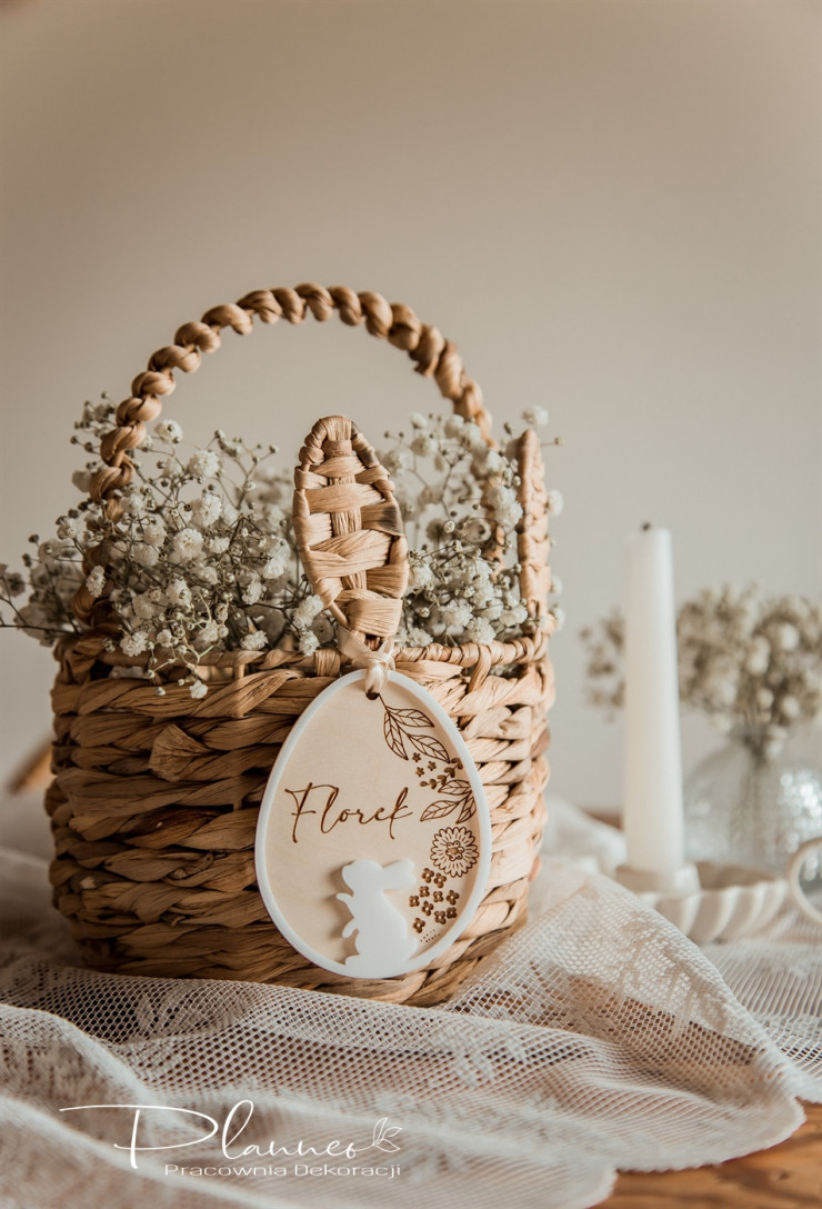 Zawieszka na koszyk Zając z kwiatami