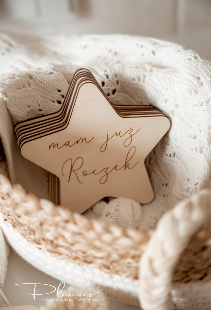 Tabliczki z miesiącami gwiazdki