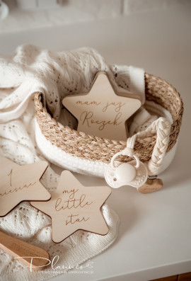 Tabliczki z miesiącami gwiazdki