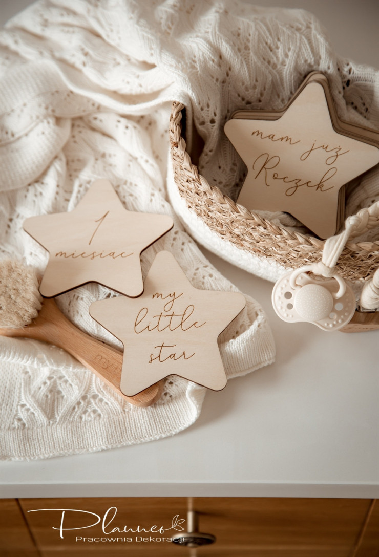 Tabliczki z miesiącami gwiazdki