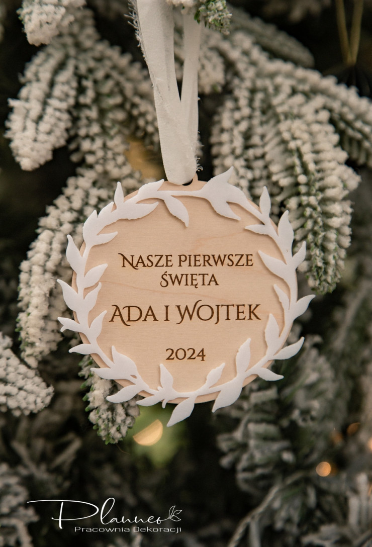 Bombka z białym wiankiem