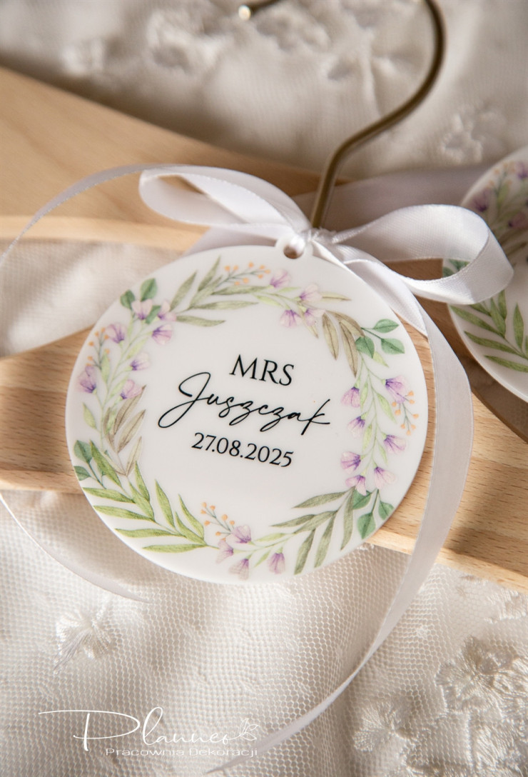 Zawieszki na wieszak ślubny z wiankami plexi