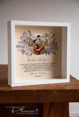 Biała ramka do zdjęcia wzór bukiet kwiatów