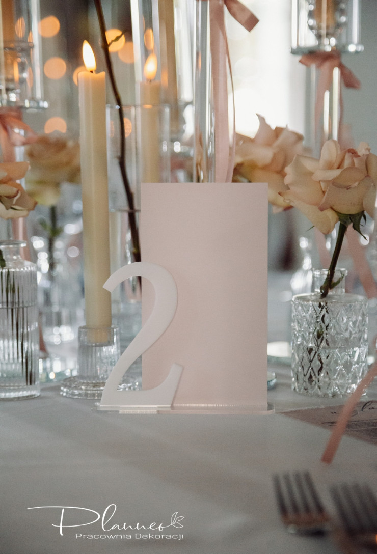 Numerki na stół weselny Pudrowy róż składany
