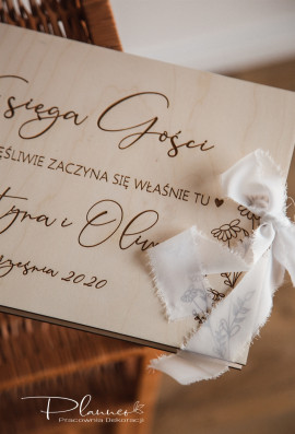 Drewniana Księga Gości Stokrotki