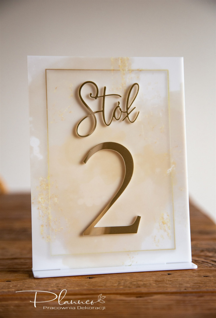 Numerki na stół weselny Kolorowe Tło Złote Tło Złote napisy