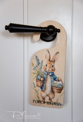 Wielkanocna zawieszka na drzwi z zajączkiem na klamce