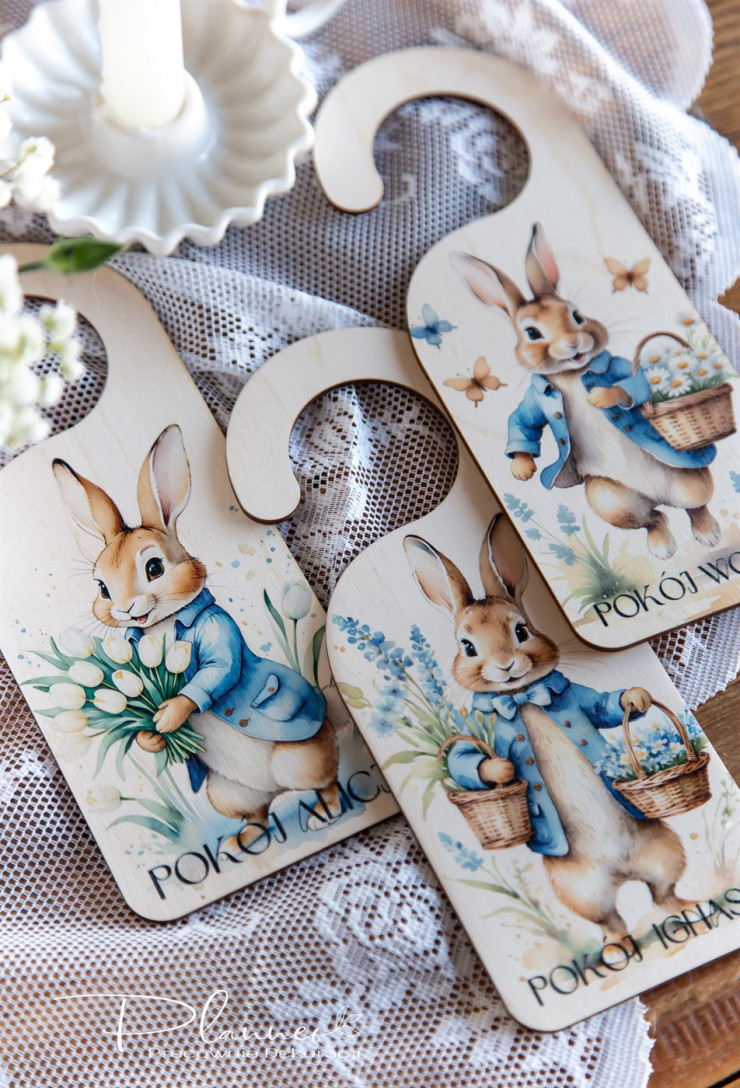 Wielkanocna zawieszka na drzwi z zajączkiem