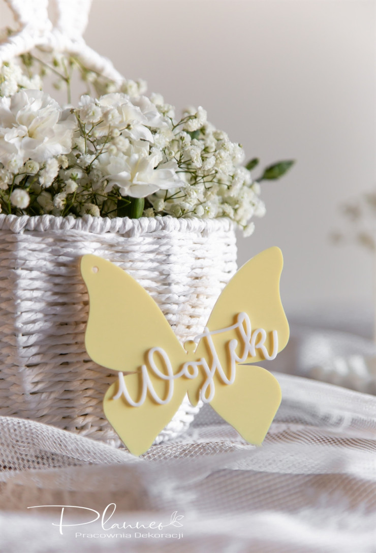 Zawieszka Żółta Motylek z imieniem koszyczek