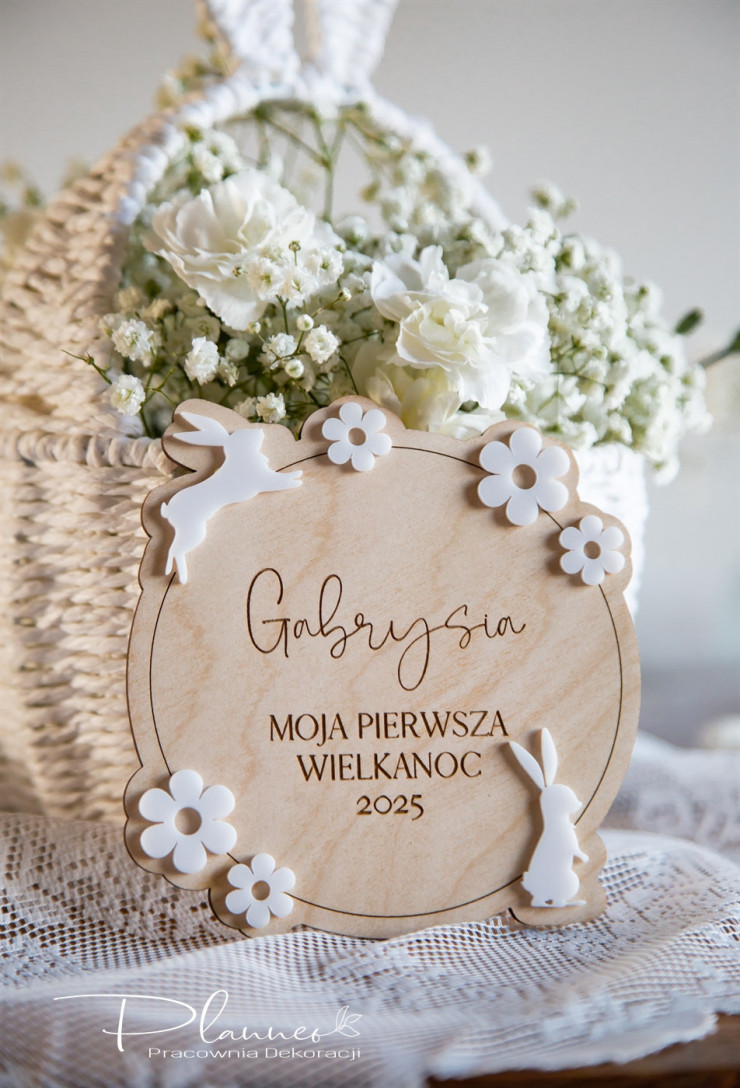 Tabliczka Moja Pierwsza Wielkanoc Zajączki na koszyczku