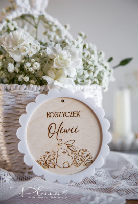 Zawieszka w formie kwiatka z imieniem grawerowana