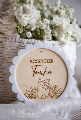Zawieszka w formie kwiatka z imieniem z zajączkiem