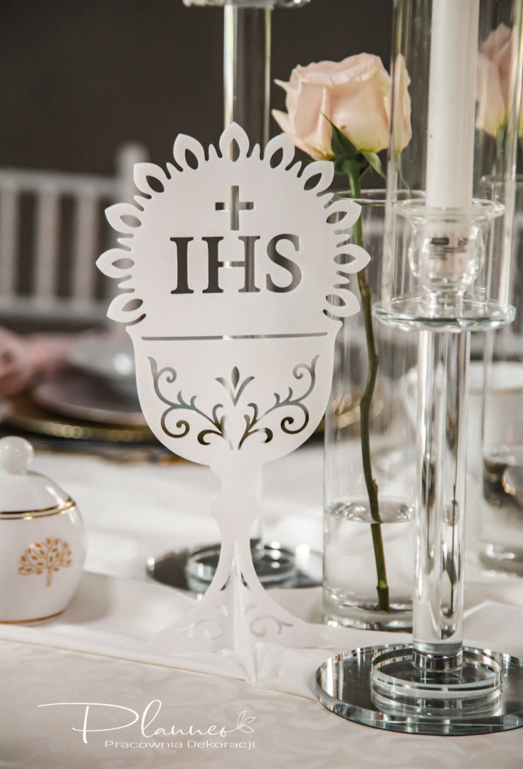 Dekoracyjny kielich IHS z plexi do postawienia