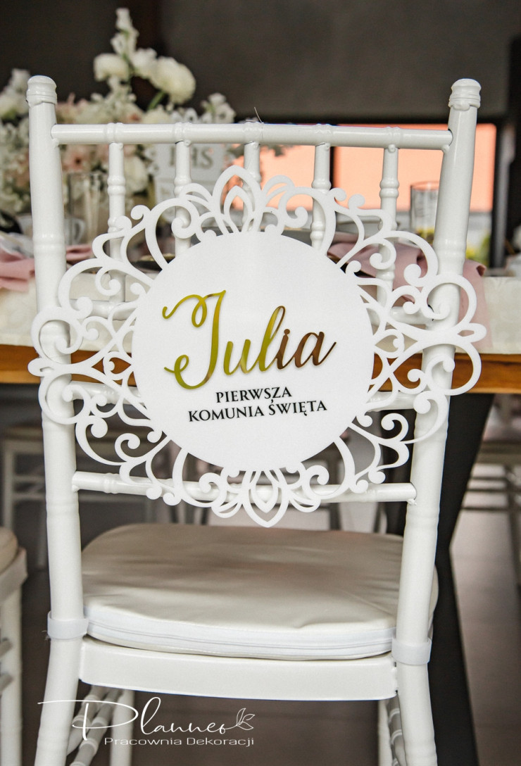 Tabliczka na krzesło ze złotym imieniem na Komunię Świętą