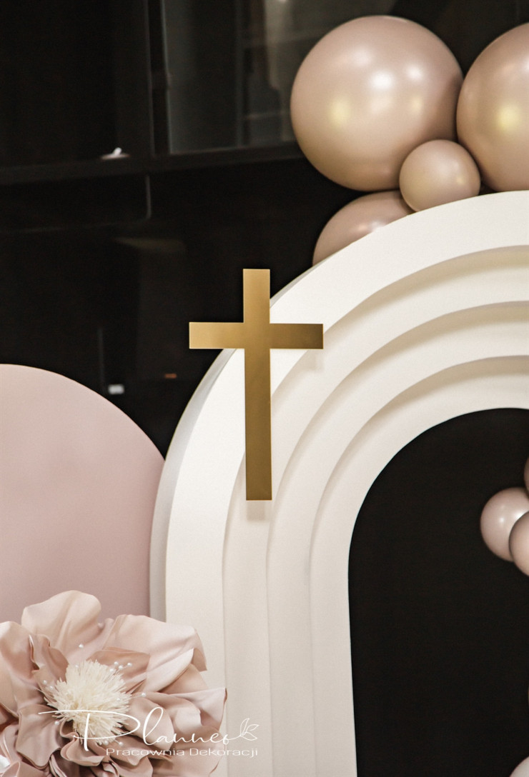 Złoty krzyż dekoracyjny na Komunię Świętą