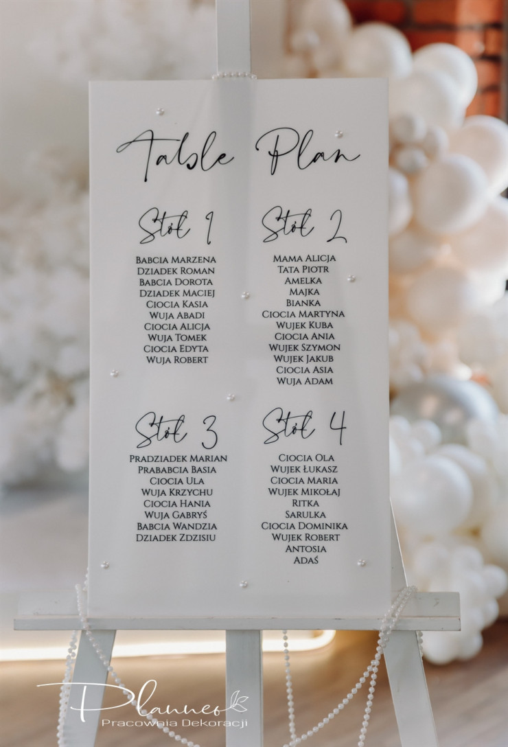 Table plan z perełkami na mlecznej plexi